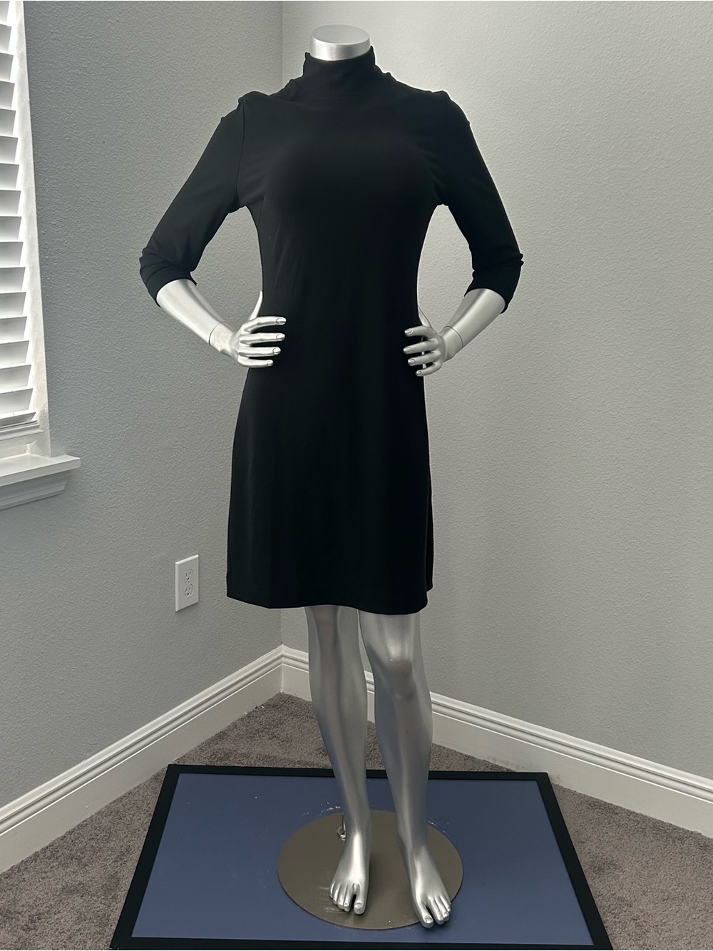 Boston Proper Black Long-Sleeve Mock Neck Shift Dress
